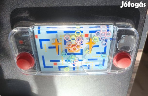 Pac-Man mintás vízi ügyességi játék