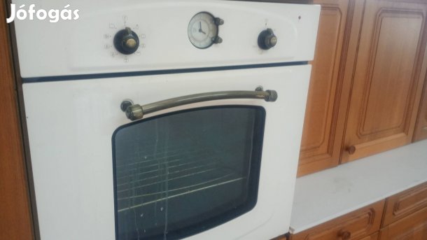 Pácolt tölgyfa konyhabútor komplett gépekkel szép állapotban 