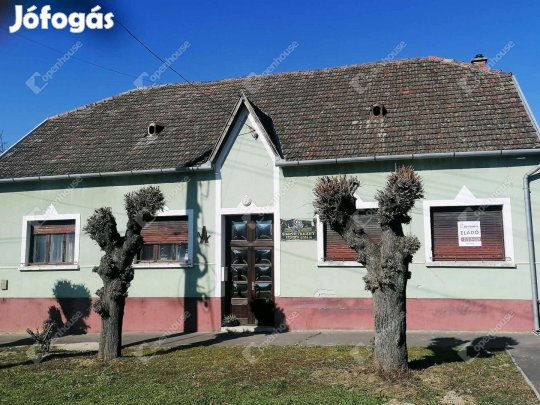 Pacsai 220 nm-es ház eladó