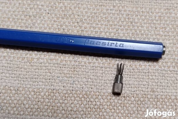 Pacsirta. Töltőceruza. Képek szerint