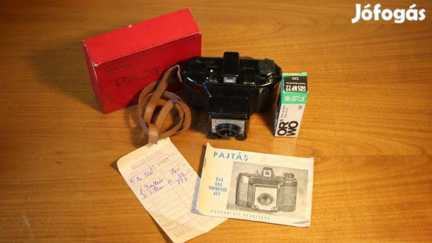 Pajtás fényképezőgép eredeti dobozában, papírjaival