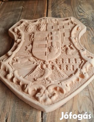 Pajzs alakú díszítő forma 