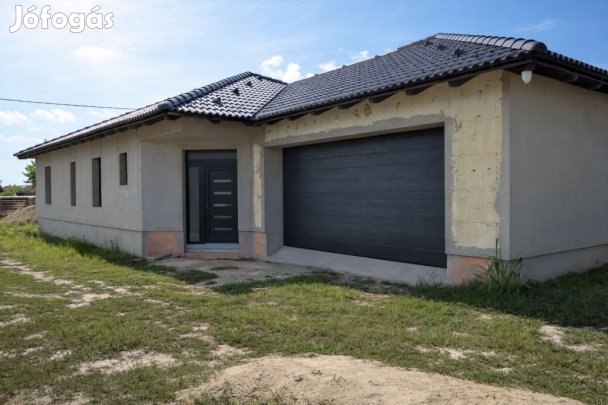 Pákozdi eladó 169 nm-es ház