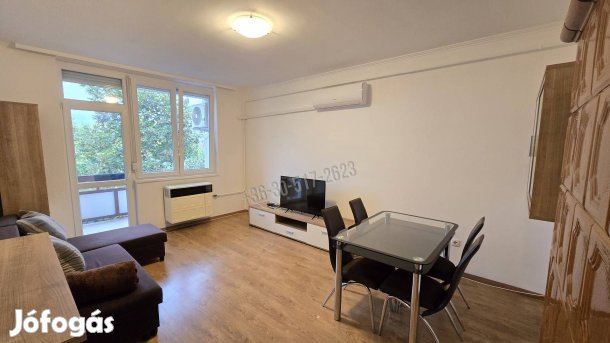 Paks, Táncsics Mihály utcában 3. emeleti két szobás lakás KIAD 1019_gz