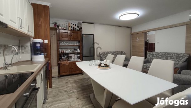 Paks központjában 3 szoba + nappali téglalakás eladó