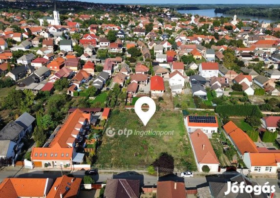 Paksi 822 nm-es telek eladó