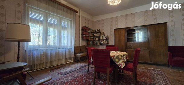 Pakson földszinti téglalakás eladó