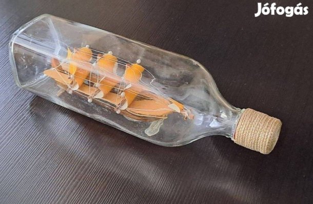 Palackba zárt hajó