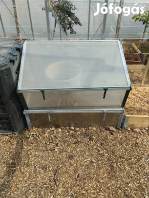 Palántázó ládák eladó.