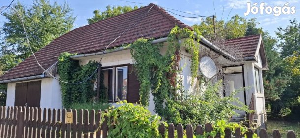 Pálházán 2 szobás 70 m2-es családi ház terasszal és garázzsal eladó