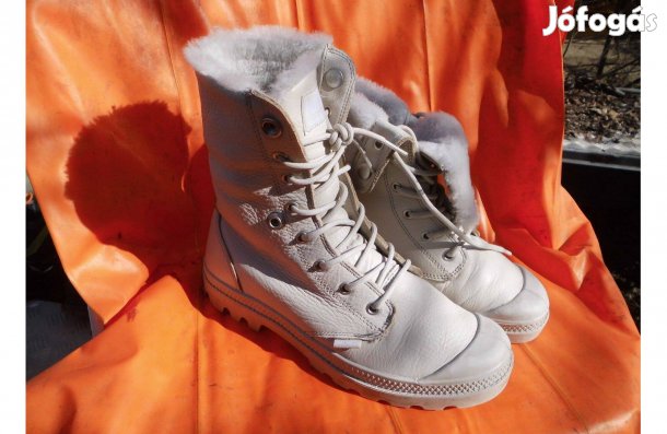 Palladium törtfehér bőr női 39.5-es bakancs eladó