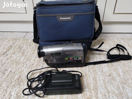 Panasonic kamera táskával töltővel