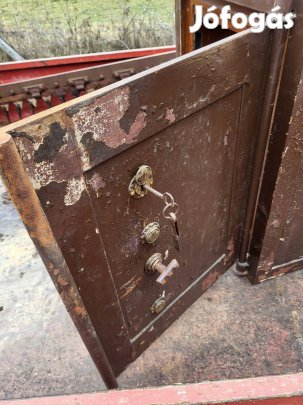 Páncél tresor eladó.