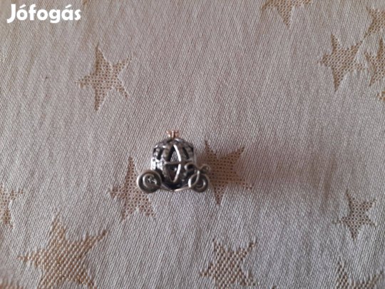 Pandora Disney Hamupipőke tökhintója charm