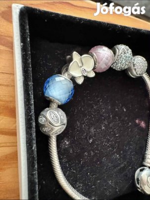 Pandora karkötő charmokkal