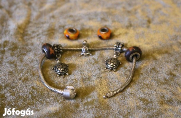 Pandora tipusú karkötő,Görögországban vásárolt teknős charmmal