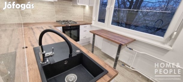 Panel múlt nélkül  csak a jövő számít. - Szeged