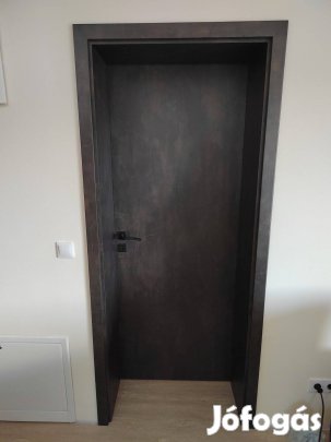 Panellakás ajtó egyedi méretben
