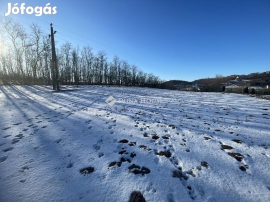 Pannonhalmai eladó 2073 nm-es telek
