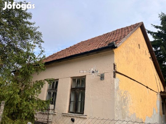 Pannonhalmán eladó családi ház