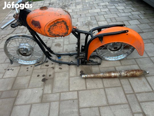 Pannonia P12 váz és egyéb alkatrészek