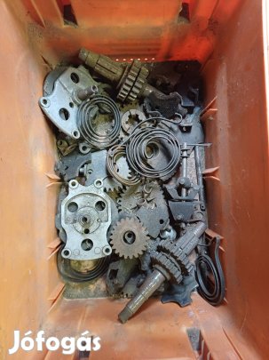 Pannónia alkatrész.