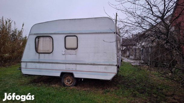 Pannónia lakókocsi