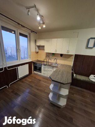 Panorámás Derék utcai lakás keresi tulajdonosát!