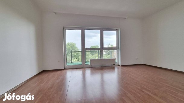 Panorámás, Erkélyes Otthon A Belváros Közelében Azonnal Költözhető