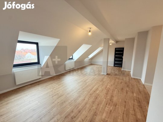 Panorámás , trendi lakás eladó !