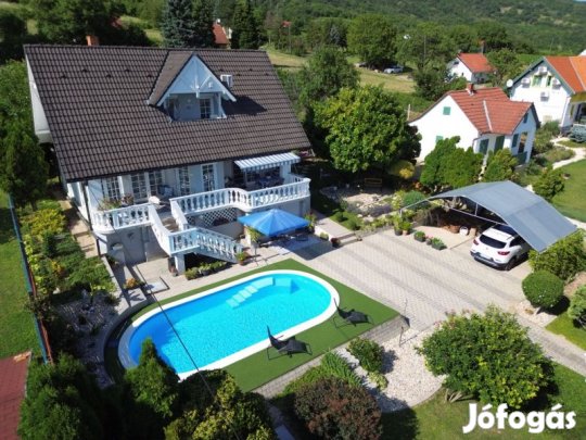 Panorámás, medencés otthon Máriagyűdön, teljes berendezéssel
