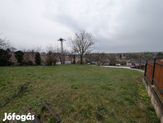 Panorámás építési telek Tinnye szívében  Összközműves lehetőség!