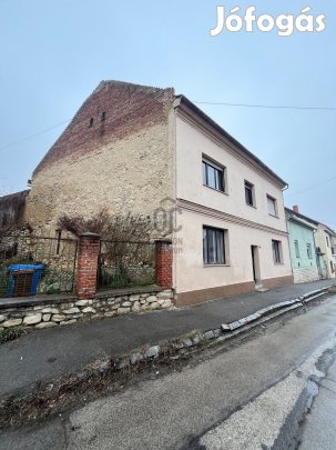 Panorámás ház a Havihegy oldalán.