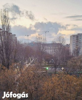 Panorámás lakás Duna Plázával szemben