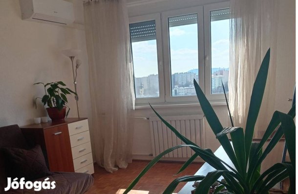 Panorámás lakás Óbuda központi részén frissen felújított 1.5 szobás