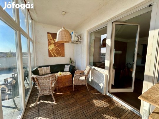 Panorámás penthouse lakás eladó, 100 m privát tetőterasszal!