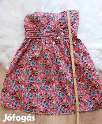 Pánt nélküli S méretű, hátul masnis ruha