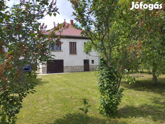 Pápa, Erzsébetváros, 2 szintes, 252 m2-es alapterület, 1051 m2 telek