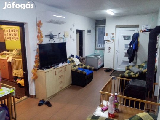 Pápa mellett népszerű községben eladó 2 szoba+nappalis családi ház!
