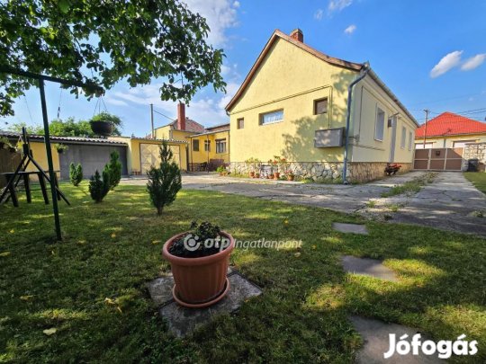 Pápai 170 nm-es ház eladó