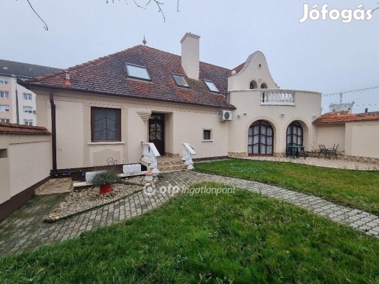 Pápai 185 nm-es ház eladó