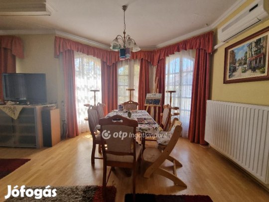 Pápai 209 nm-es ház eladó