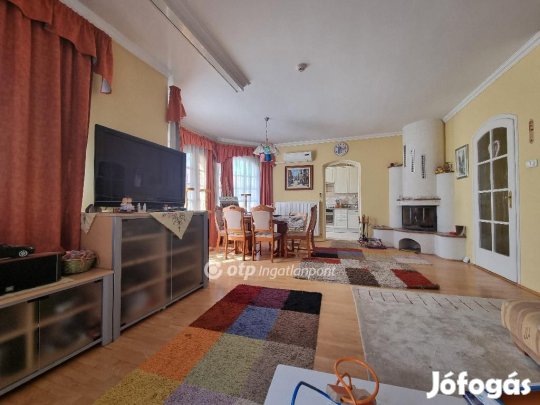 Pápai 209 nm-es ház eladó