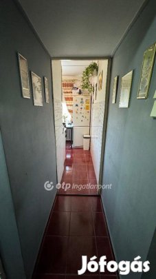 Pápai 32 nm-es lakás eladó
