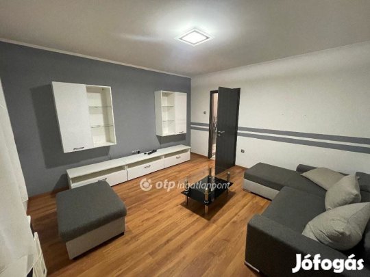 Pápai 54 nm-es lakás eladó