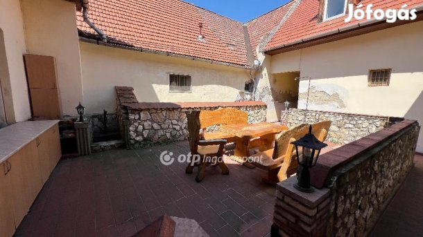 Pápai eladó 146 nm-es lakás