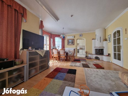 Pápai eladó 209 nm-es ház