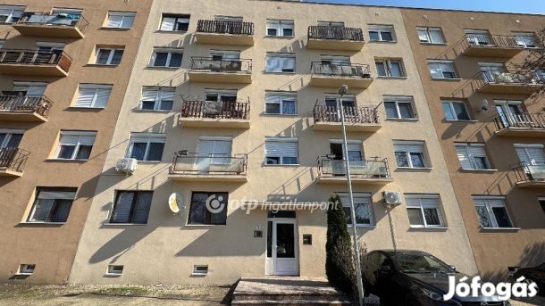 Pápai eladó 32 nm-es lakás