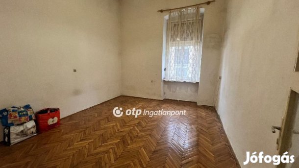 Pápai eladó 33 nm-es lakás