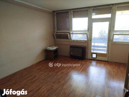 Pápai eladó 44 nm-es lakás